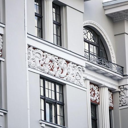Centrally Located Apartment Overlooking Vermanes Park リガ エクステリア 写真