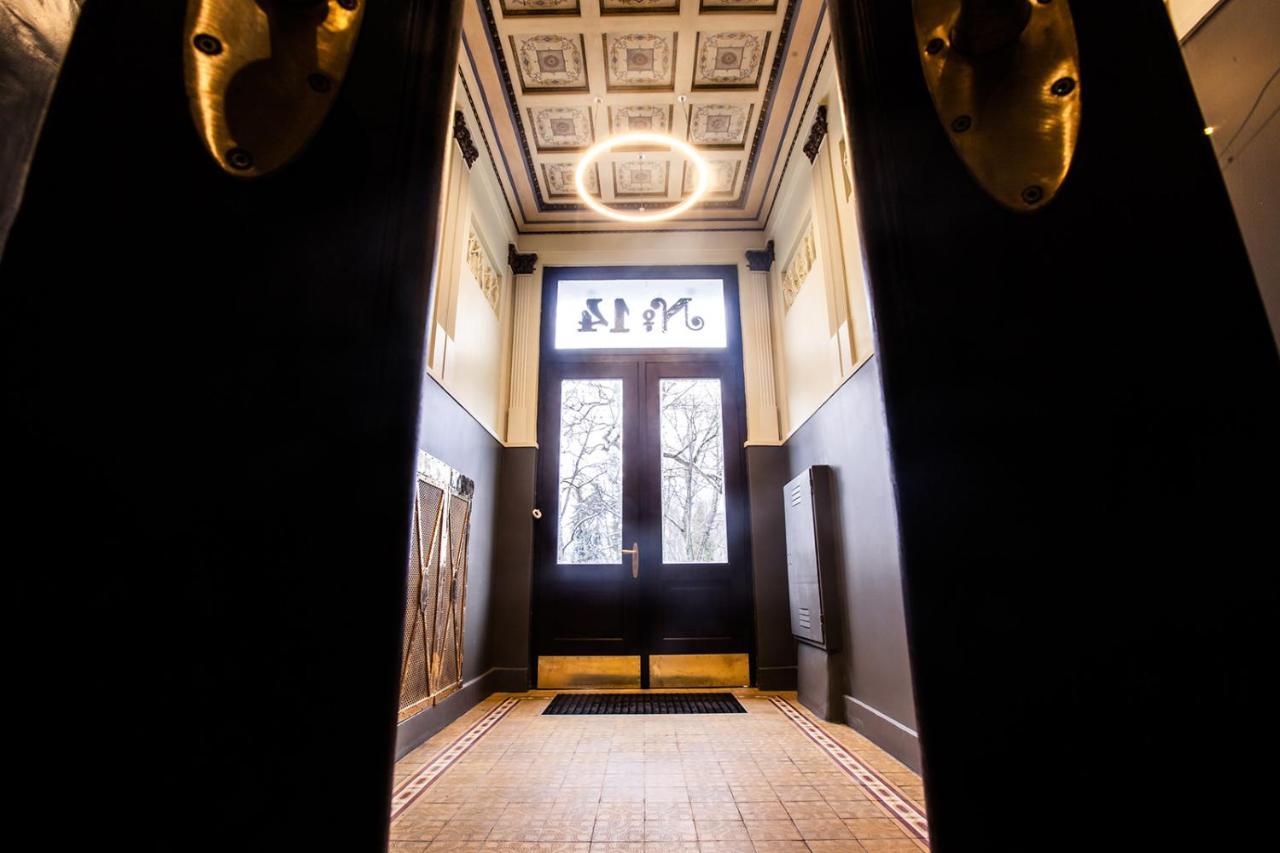 Centrally Located Apartment Overlooking Vermanes Park リガ エクステリア 写真