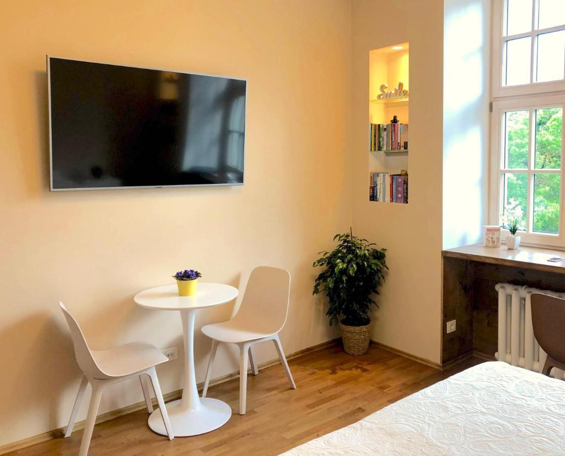 Centrally Located Apartment Overlooking Vermanes Park リガ エクステリア 写真