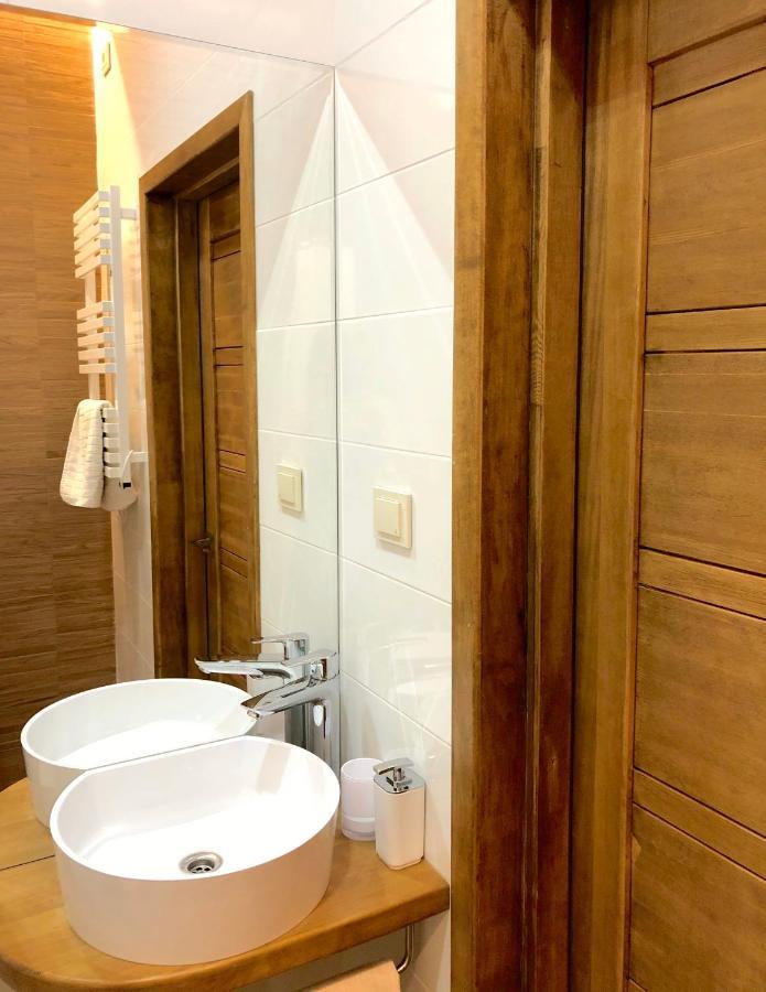 Centrally Located Apartment Overlooking Vermanes Park リガ エクステリア 写真